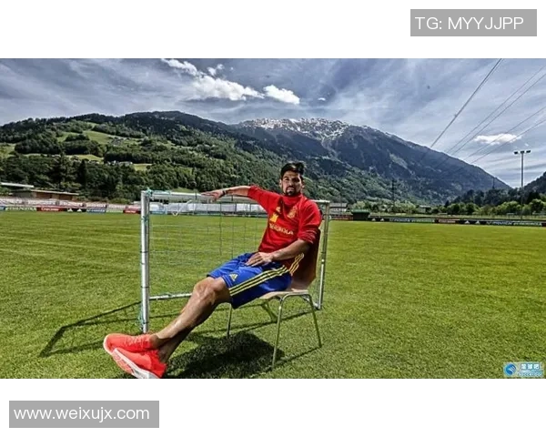 足球明星的辉煌历程与场上风采解析，探寻他们背后的故事与成就